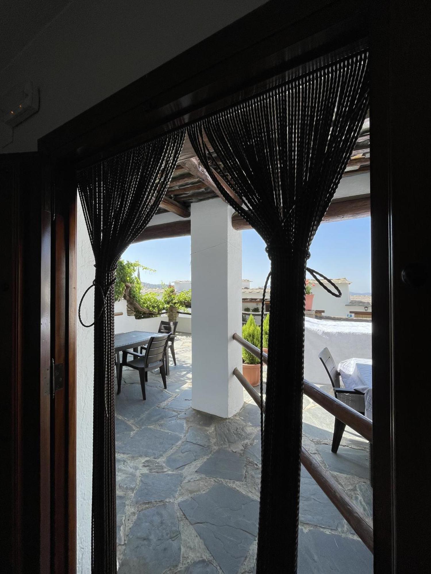 Apartamentos Rurales Las Chimeneas Capileira Εξωτερικό φωτογραφία
